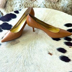Via Spiga tan Italian leather upper and lower heels. Great condition Size 7 M